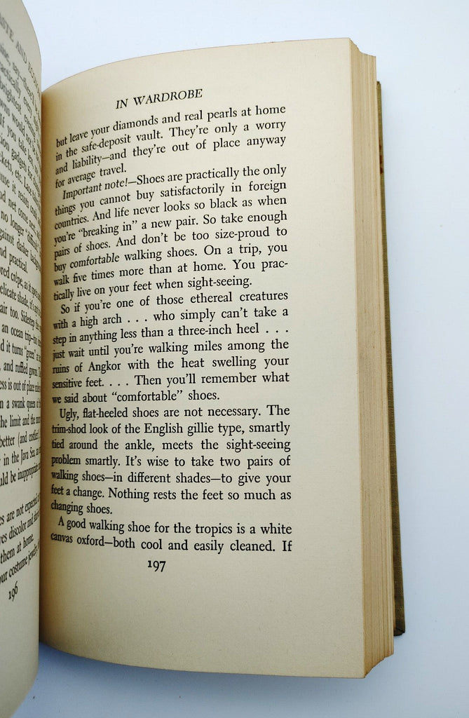 Wardrobe and packing chapter from the first edition of Yates' The World Is Your Oyster (1939)