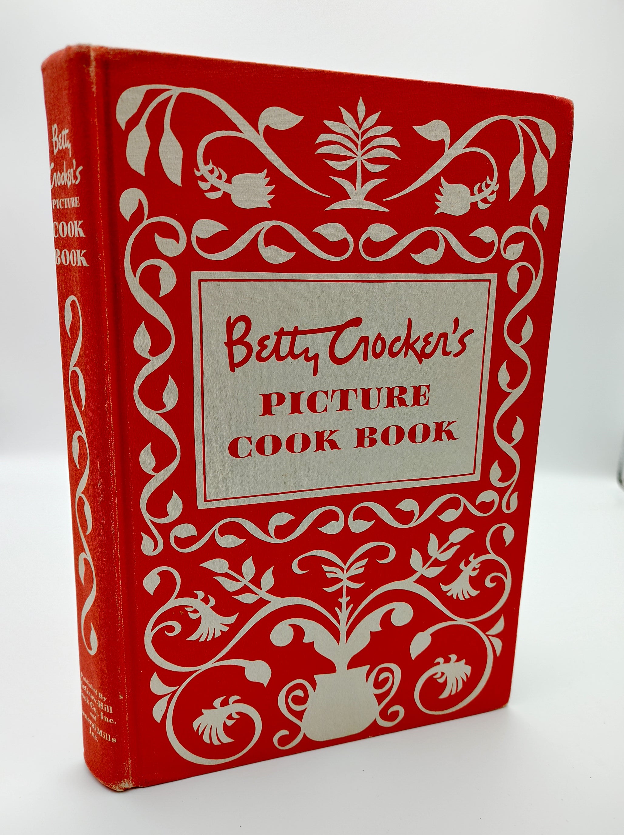 I have a first edition Betty Crocker recipe book with pictures from 1950 :  r/Old_Recipes